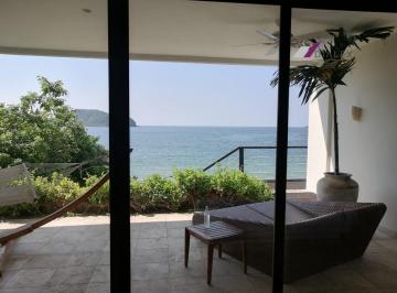Villa · 54m² · 1 Recámara · 2 Estacionamientos · En Venta Lujosas Villas Frente Al Mar de Zihuatanejo