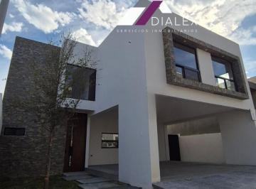 Casa · 419m² · 3 Recámaras · 2 Estacionamientos · Residencia en Los Olivos Residencial en Venta - Carretera Nacional, Monterrey El Barro
