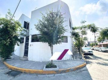 Casa · 270m² · 4 Recámaras · 2 Estacionamientos · Casa en Venta - Constituyentes de Queretaro en San Nicolas de Los Garza 240 m²