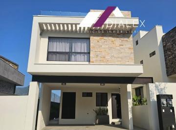 Casa · 228m² · Casa en Venta Fraccionamiento Privado - Carretera Nacional - Monterrey 228 m²