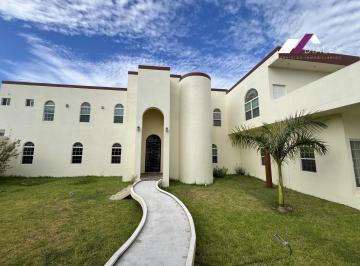Casa · 389m² · 4 Recámaras · 2 Estacionamientos · Casa en Esquina Venta 500 m² Fraccionamiento Moderno en Reynosa Tamaulipas.