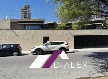 Casa · 603m² · 4 Recámaras · 3 Estacionamientos · Casa en Venta o Renta de 623 m² - Col. Contry en Monterrey, Nuevo León