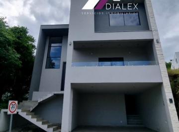 Casa · 254m² · 3 Recámaras · 2 Estacionamientos · Fracc. Cumbres de Santiago - Carretera Nacional - Casa en Venta Santiago 254 m² Nuevo León.