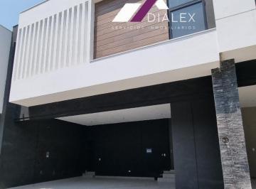 Casa · 285m² · 3 Recámaras · 2 Estacionamientos · Fraccionamiento Laderaso Brisas del Vergel - Carretera Nacional - Casa en Venta en El Barro