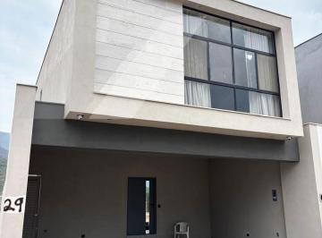 Casa · 210m² · 3 Recámaras · 2 Estacionamientos · Venta Casa en Fracc. Viento del Vergel - Carretera Nacional - Santiago, Nuevo León.