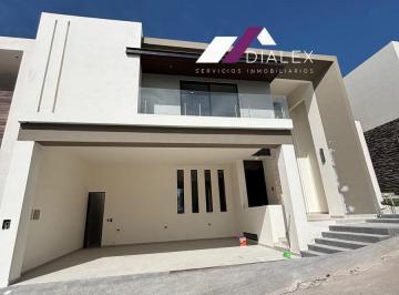 Casa · 584m² · 3 Recámaras · 3 Estacionamientos · Fracc. Castaños del Vergel - Carretera Nacional - Casa Venta Zona Sur Monterrey, 584 m²