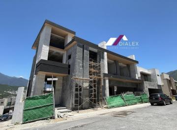 Casa · 929m² · 5 Recámaras · 4 Estacionamientos · La Herradura Club de Golf - Carretera Nacional - Casa en Venta de 929 m² en Monterrey Zona Sur