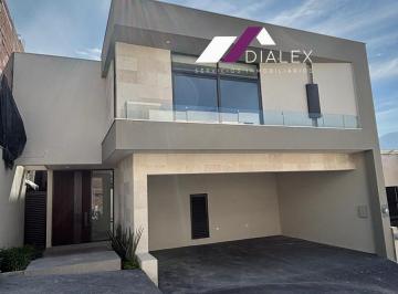 Casa · 377m² · 3 Recámaras · 3 Estacionamientos · Fracc. Castaños del Vergel - Carretera Nacional - Casa Venta Zona Sur Monterrey, 377 m²