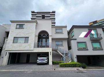 Casa · 680m² · 4 Recámaras · 3 Estacionamientos · Venta Residencia en Privanzas, Sector Venecia, en San Pedro Garza García - 3 Niveles | 680 m²