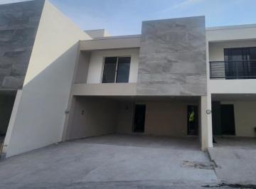 Casa · 285m² · 3 Recámaras · 2 Estacionamientos · Venta Casa 3 Niveles Fracc. Rincón de San Gerardo (El Barro) - Carretera Nacional en Monterrey 285 m²