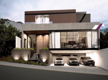 Casa · 607m² · 4 Recámaras · 6 Estacionamientos · Venta Residencia de 3 Niveles en Las Aguilas Residencial en Zona Contry Monterrey - 607 m²