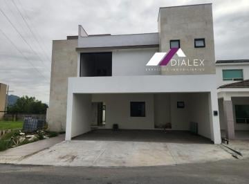 Casa · 425m² · 4 Recámaras · 3 Estacionamientos · Venta Casa La Joya Privada Residencial, Carretera Nacional Monterrey - 4 Recámaras, Jardín y Terraza