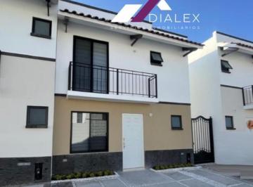 Casa · 90m² · 2 Recámaras · 2 Estacionamientos · Venta Casa en Capittalia Residencial - Fraccionamiento Privado Amenidades Alberca, Asadores y Gym