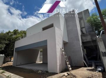 Casa · 447m² · 3 Recámaras · 3 Estacionamientos · Venta Casa en Fraccionamiento Sienna Residencial Carretera Nacional en Monterrey 447 m²