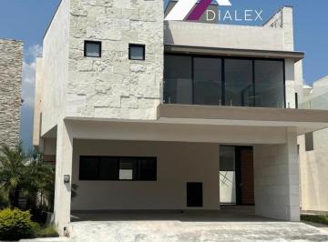 Casa · 399m² · 3 Recámaras · 3 Estacionamientos · Venta Casa La Joya Privada Residencial, Carretera Nacional Monterrey - 3 Niveles, 399 m²
