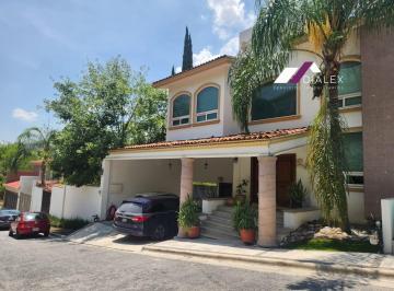 Casa · 557m² · 3 Recámaras · 2 Estacionamientos · Venta Casa en Fracc. Bosquencinos Carretera Nacional Monterrey 611 m² con Alberca | 3 Niveles