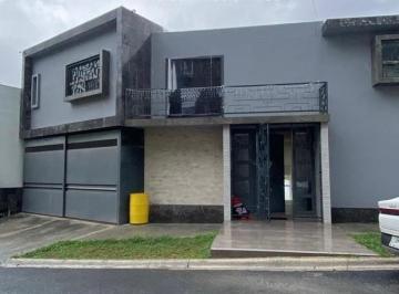 Casa · 355m² · 3 Recámaras · 4 Estacionamientos · Venta Casa de 355 m² en Villas Las Fuentes - Zona Sur de Monterrey - con Alberca y Patio Amplio