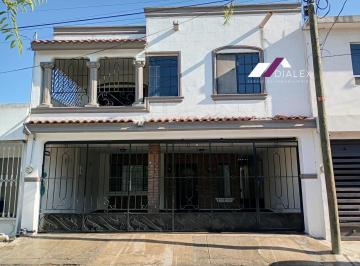 Casa · 185m² · 3 Recámaras · 2 Estacionamientos · Venta Casa de 185 m² en Valle de San Carlos en San Nicolás de Los Garza, Nuevo León