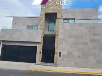Casa · 695m² · 3 Recámaras · 3 Estacionamientos · Venta o Renta Casa en Bosques del Valle en San Pedro - Amueblada y Equipada (Alberca y Bar) 695 m²