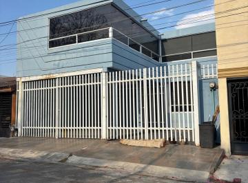 Casa · 298m² · 4 Recámaras · 3 Estacionamientos · Casa de 3 Niveles en Venta - Colonia Satélite Zona Sur de Monterrey - 4 Recámaras Oficina