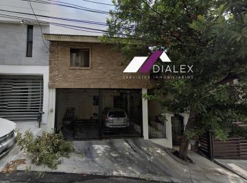 Casa · 457m² · 5 Recámaras · 2 Estacionamientos · Venta Casa de 457 m² en Colinas de San Jerónimo en Monterrey - 4 Niveles, 5 Recámaras y 6 ½ Baños
