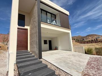 Casa · 284m² · 4 Recámaras · Casa - Altozano