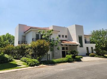 Casa · 937m² · 3 Recámaras · 3 Estacionamientos · Venta Casa de 1,202 m² en Fraccionamiento Las Misiones Carretera Nacional en Santiago, Nuevo León