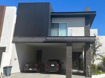 Casa · 480m² · 3 Recámaras · 2 Estacionamientos · Casa en Venta en Monterrey