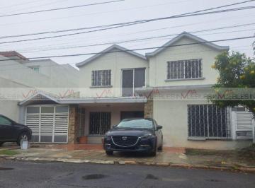 Casa · 300m² · 4 Recámaras · 3 Estacionamientos · Casa en Venta en Libertad