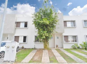 Casa · 115m² · 3 Recámaras · 1 Estacionamiento · Casa en Venta/renta, 3 Recámaras, 3 Baños, Av 135, Jardines del Sur 4, Cancún