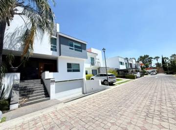 Casa de 3 habitaciones, Zapopan · Espectacular Residencia con Sótano y Acabados de Lujo Jardin Real Zapopan Jalisco