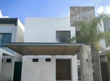 Casa · 258m² · 3 Recámaras · 2 Estacionamientos · Casa en Renta, 3 Recamaras, Cuarto de Servicio, Av Huayacán, Aqua Residencial, Cancún