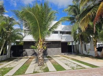 Casa · 270m² · 3 Recámaras · 4 Estacionamientos · Precio de Oportunidad en Lagos del Sol / Excellent Price in Lagos del Sol