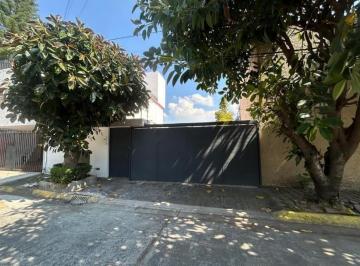 Casa · 200m² · 3 Recámaras · 2 Estacionamientos · Casa en Venta en Bosque de Echegaray, de 1 Piso