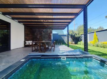 Casa · 290m² · 4 Recámaras · 4 Estacionamientos · Casa Amueblada en Renta con Jacuzzi en Acatitlán, Valle de Bravo