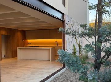 Casa de 4 habitaciones, Querétaro · Hermosa Casa en Venta con Jardín Privado por Estrenar