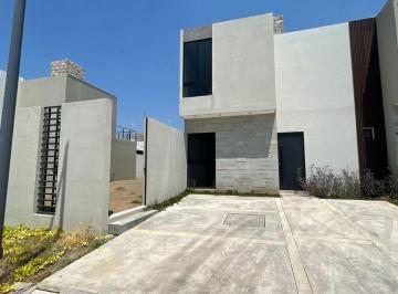 Casa de 3 habitaciones, Villa de Alvarez · Venta de Casa Coto Privado Fraccionamiento Aqua Ciudad Natura Villa de Álvarez