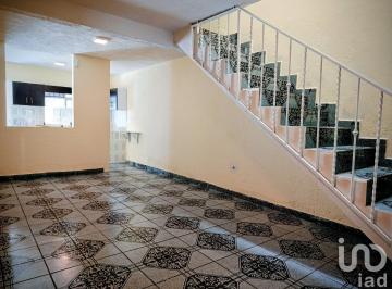 Casa · 100m² · 2 Recámaras · Casa Remodelada en Venta en Jesús Romero Flores Cerca del Tec de Morelia, Excelente Ubicación