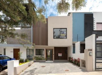Casa en condominio · 135m² · 3 Recámaras · 2 Estacionamientos · Casa Sobre Av Madeiras. Capital Norte