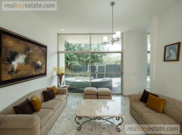 Casa · 365m² · 3 Recámaras · 4 Estacionamientos · Casa en Venta en Contry La Silla, Guadalupe, Nuevo León.