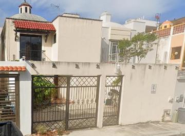 Casa de 3 habitaciones, Solidaridad · Casa en Venta a 8 Min de Playa Paraiso en Playa del Carmen!
