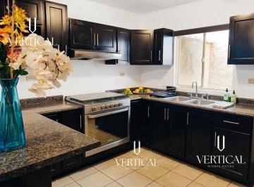 Casa · 193m² · 4 Recámaras · Casa con Recamara en Planta Baja