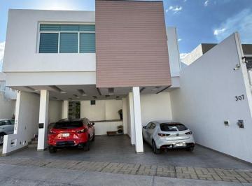 Casa de 3 habitaciones, León · Casa en Renta en Lomas de Gran Jardin con 3 Recamaras, 4 Baños y 3 Estacionamientos Sin Amueblar