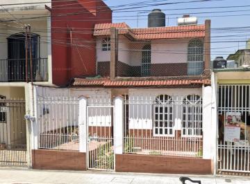 Casa de 3 habitaciones, Orizaba · Casa en Venta en Av de Los Censos #1240