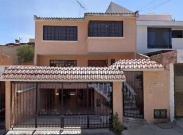 Casa de 4 habitaciones, Naucalpan de Juárez · Casa con 170 m² de Superficie de Terreno y 4 Recámaras en Venta, Jardines de Satélite