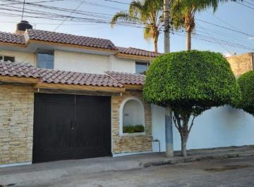 Casa de 3 habitaciones, León · Casa en Venta en Jardines de Jerez Frente a Centro Max Ideal Para Oficinas