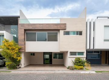 Casa · 268m² · 3 Recámaras · 2 Estacionamientos · Casa en Venta en Fraccionamiento Arboreto, Boulevard Forjadores, Puebla
