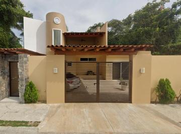 Casa de 5 habitaciones, Zihuatanejo de Azueta · Casa en Venta en Ixtapa Zihuatanejo Guerrero