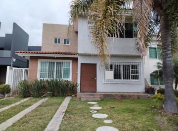 Casa de 4 habitaciones, Tlajomulco de Zúñiga · Casa en Renta en Colinas de Santa Anita, Jalisco