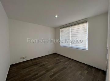 Casa de 3 habitaciones, Querétaro · Casa en Grand Juriquilla con Roof Garden y Estudio en Planta Baja en Venta Vm²223